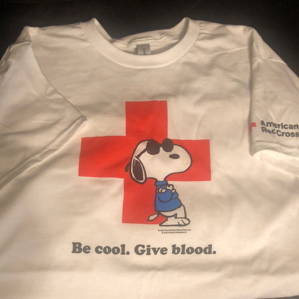 Brand new snoopy Red Cross tee shirt size large